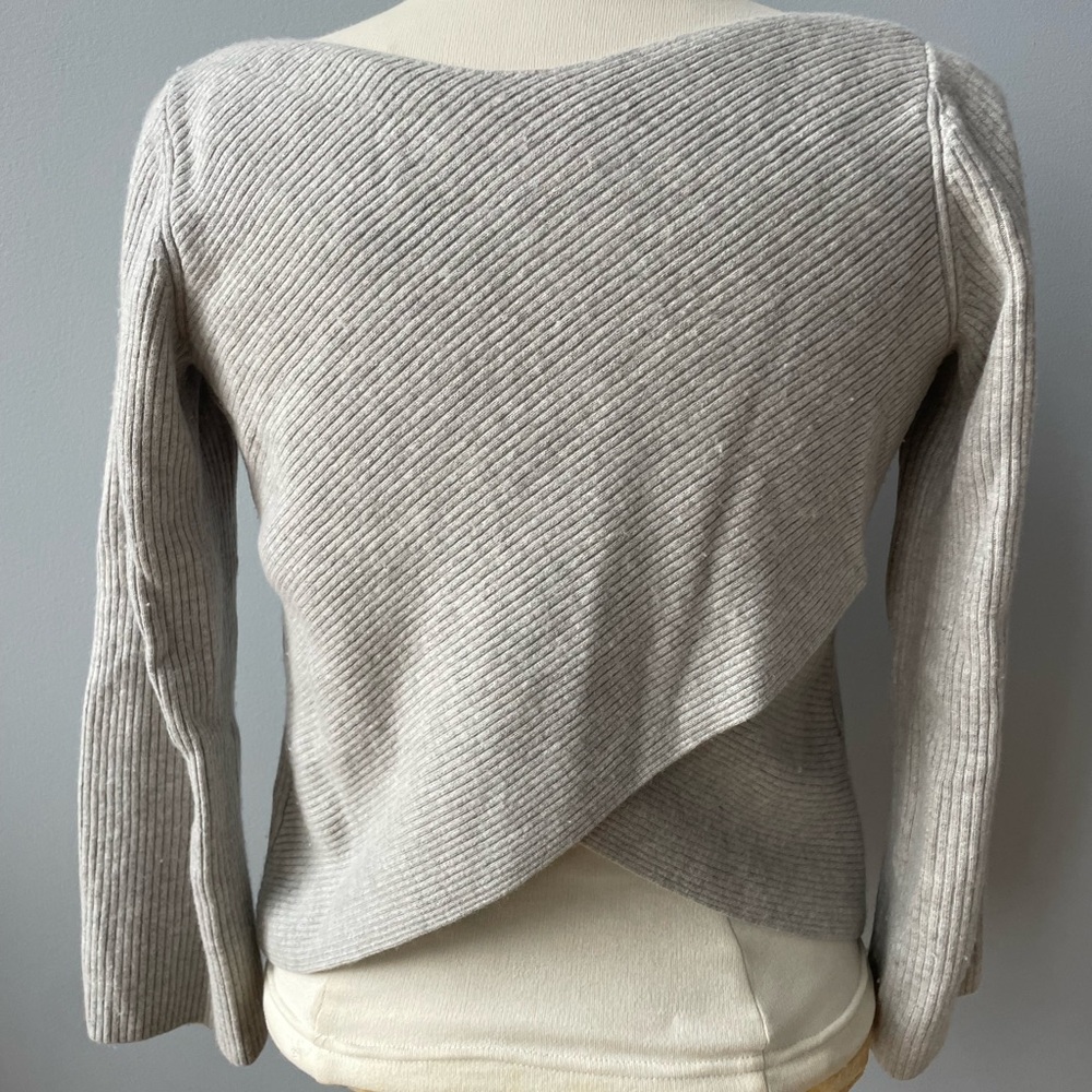 Aritzia Gray Ribbed Women Sweater